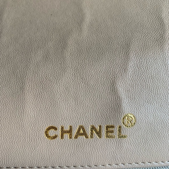 Vintage Classic Single Flap in Beige Lambskin in 24GHW - Picture 14 of 15